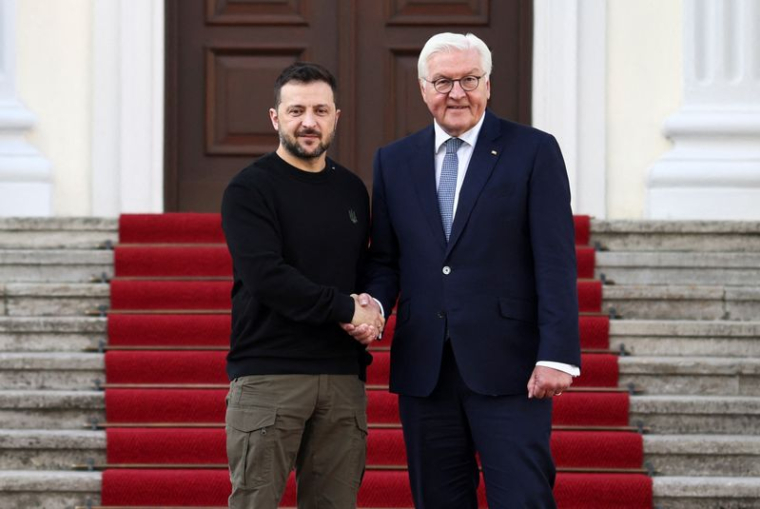 Le président ukrainien Volodymyr Zelenskiy et le président allemand Frank-Walter Steinmeier