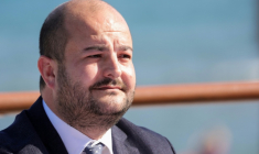 Le maire RN de Fréjus David Rachline, le 28 avril 2022 dans sa ville ( AFP / Valery HACHE )