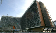 ZONE EURO: LA CE ABAISSE SA PRÉVISION DE CROISSANCE, ANTICIPE UNE HAUSSE DE L'INFLATION, SELON BLOOMBERG