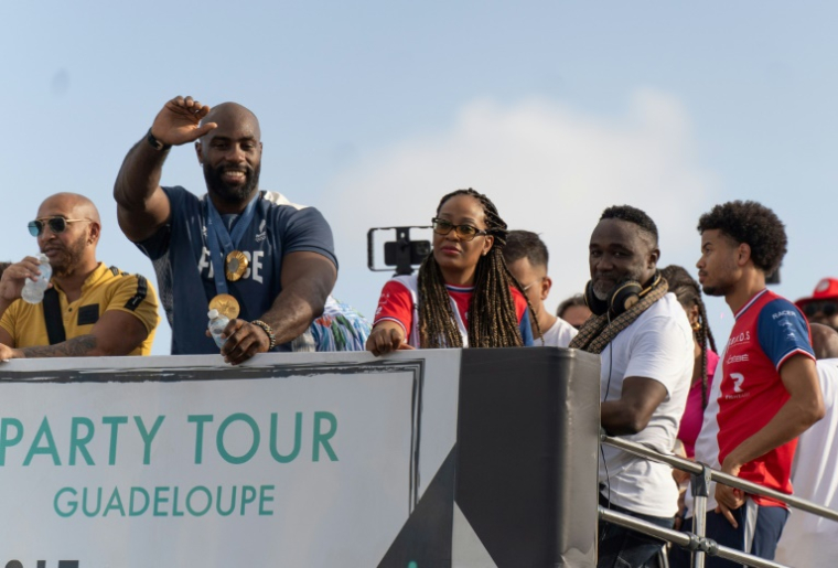 Le judoka français Teddy Riner à Pointe-à-Pitre pour célébrer ses deux médailles d'or olympiques, le 6 août 2024 en Guadeloupe ( AFP / Brian NOCANDY  )