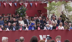 La famille royale britannique assiste à un défilé militaire à Londres