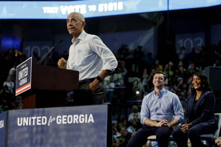 L'ancien président américain Barack Obama lors d'un meeting aux côtés de Jon Ossoff, candidat au siège de sénateur en Géorgie, et Keisha Lance Bottoms, candidate au poste de gouverneure, le 28 octobre 2026 à Atlanta, en Géorgie ( AFP / ERIK S. LESSER )