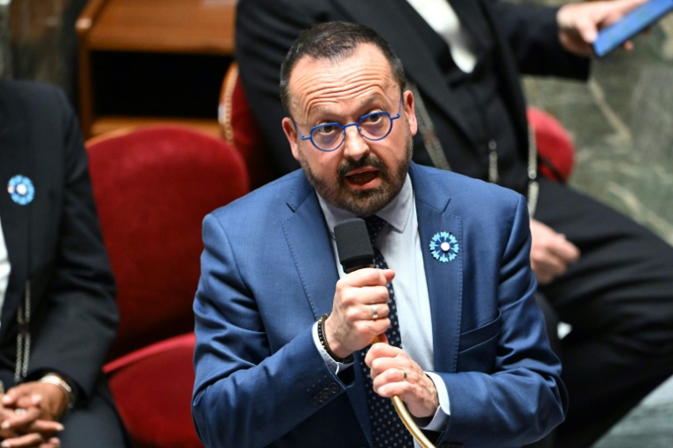 Le ministre de la Santé, Yannick Neuder, s'exprime lors d'une séance de questions au gouvernement à l'Assemblée nationale, à Paris, le 6 mai 2025 ( AFP / Bertrand GUAY )
