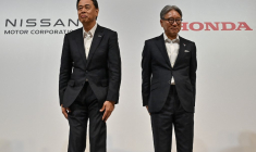 Le président de Nissan, Makoto Uchida et le président de Honda, Toshihiro Mibe à Tokyo, au Japon, le 1er août 2024. ( AFP / RICHARD A. BROOKS )