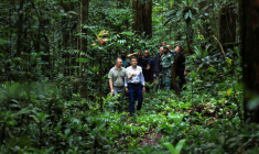 Le président français Macron entame sa tournée africaine au Gabon