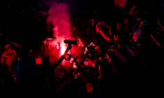 Une quarantaine de supporters parisiens interpellés après des craquages de fumigènes devant la tour Eiffel