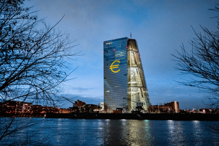 La BCE illuminée pour l'anniversaire de l'euro en 2021. (Crédits: BCE)