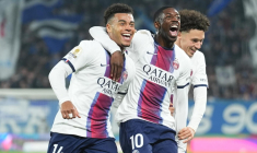 Le PSG renverse Strasbourg et revient à hauteur de Monaco