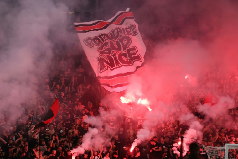 Des supporters de l'OGC Nice lors du match de finale de Coupe de france contre Lens, le 22 mai 2026 au stade de France à Saint-Denis ( AFP / FRANCK FIFE )