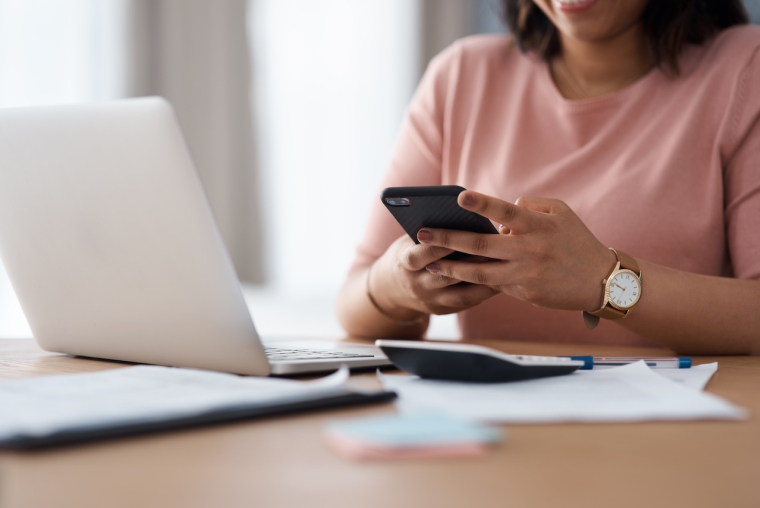 Saviez-vous qu'il y a des nouveaut&eacute;s sur l'appli des imp&ocirc;ts ? ( Cr&eacute;dits photo: @ peopleimages.com- stock.adobe.com)