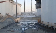 Des membres du ministère russe des urgences tentent d'éteindre un incendie dans la région de Krasnodar, en Russie