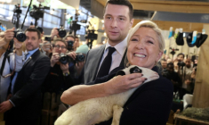 Marine Le Pen, présidente des députés RN et Jordan Bardella, président du RN, en visite au Salon de l'agriculture, Porte de Versailles à Paris, le 26 février 2026 ( AFP / Ludovic MARIN )