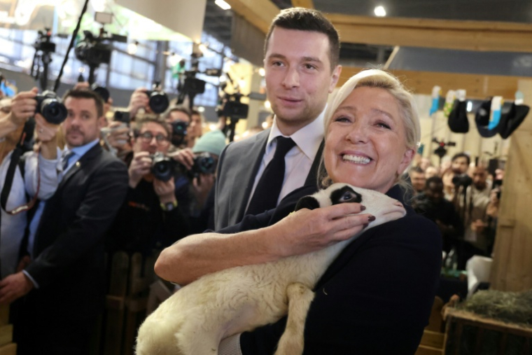 Marine Le Pen, présidente des députés RN et Jordan Bardella, président du RN, en visite au Salon de l'agriculture, Porte de Versailles à Paris, le 26 février 2026 ( AFP / Ludovic MARIN )