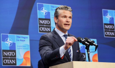 Le secrétaire américain à la Défense Pete Hegseth