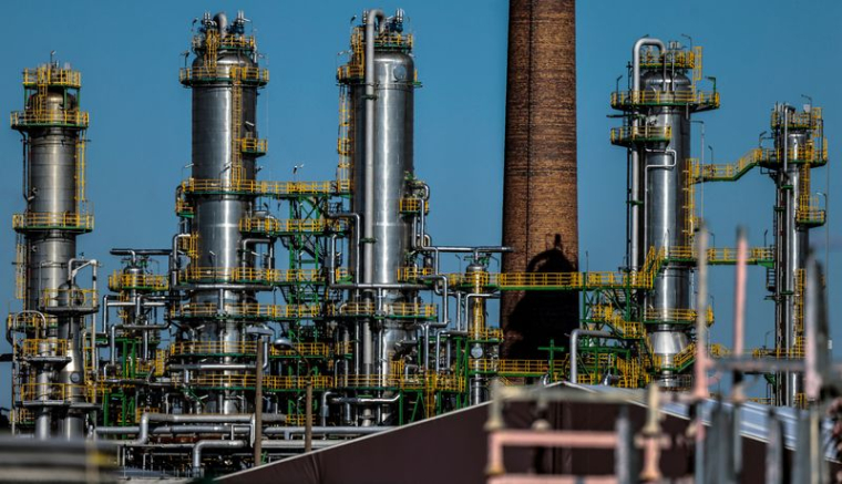 DES ACTIONNAIRES DE QUATRE GÉANTS PÉTROLIERS AMÉRICAINS VONT VOTER EN FAVEUR DE MESURES CLIMATIQUES