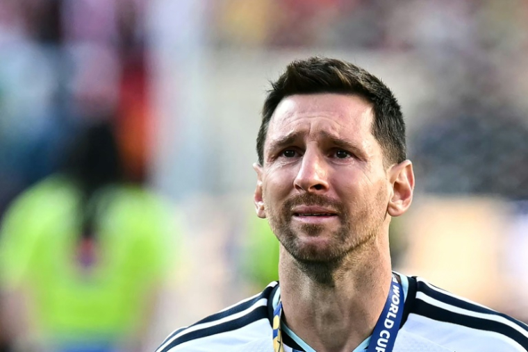 La star argentine Lionel Messi en pleurs après avoir perdu en finale du Mondial face à l'Espagne, le 19 juillet 2026 à East Rutherford ( AFP / Paul ELLIS )