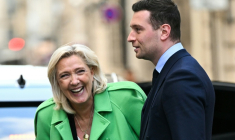 La président du groupe parlementaire RN Marine Le Pen et le président du parti Jordan Bardella à Paris le 11 mars 2026 ( AFP / Bertrand GUAY )