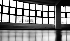 Transformer des bureaux en logements nécessitent plusieurs aménagements. (Mwabonje Ringa / Pexels)