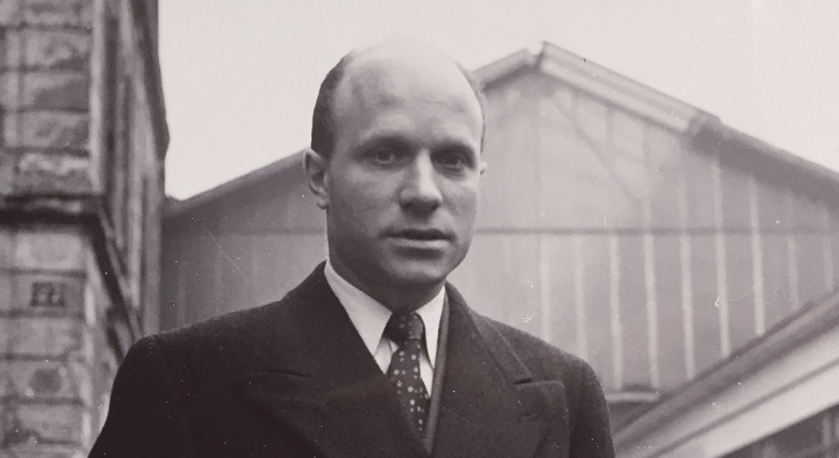 Marcel Bich et Édouard Buffard ont fondé l’entreprise PPA depuis cinq ans lorsqu’ils lancent le Bic Cristal. Avec son corps en plastique transparent, son capuchon bleu iconique et son prix dérisoire, ce stylo révolutionne l’écriture. (© Bic)