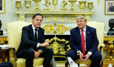 Le secrétaire général de l'Otan Mark Rutte et le président américain Donald Trump à la Maison Blanche le 24 juin 2026 ( AFP / Aaron Schwartz )