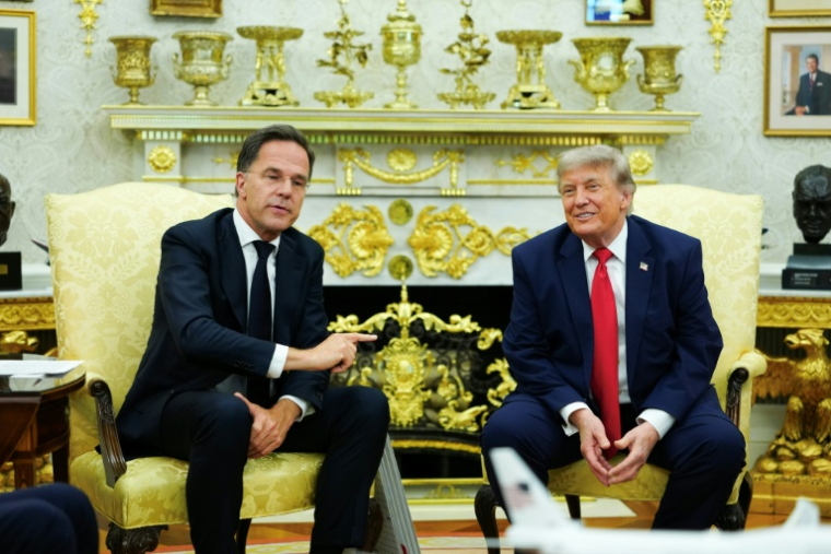 Le secrétaire général de l'Otan Mark Rutte et le président américain Donald Trump à la Maison Blanche le 24 juin 2026 ( AFP / Aaron Schwartz )