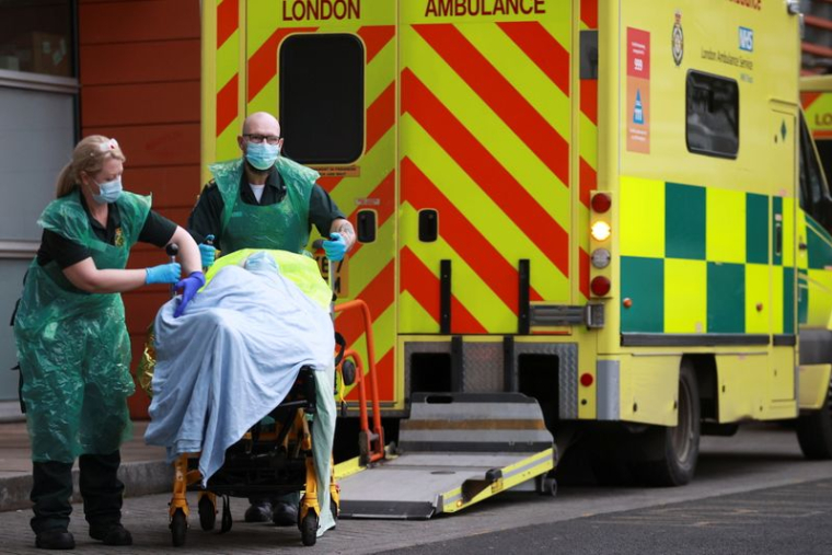 LA GRANDE-BRETAGNE DÉBAUCHE LES INFIRMIERS DE MALTE, L'ÎLE S'INQUIÈTE