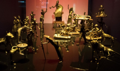 Des pièces du trésor du Dahomey, à Paris, le 18 juin 2018. ( AFP / GERARD JULIEN )