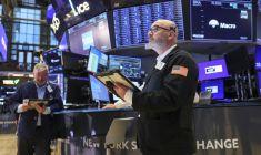 Des opérateurs à la Bourse de New York, le 24 mars 2026 ( AFP / ANGELA WEISS )