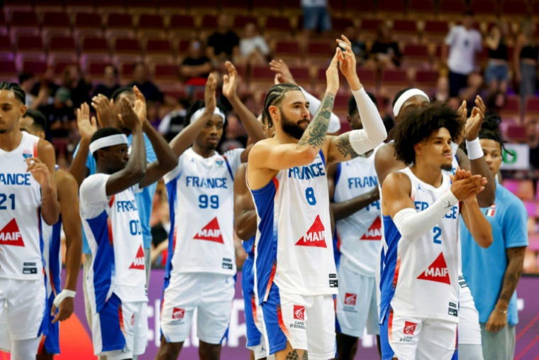 Le bonheur des joueurs de l'équipe de France après la démonstration contre l'Islance à l'Euro, le 4 septembre 2025 à Katowice ( AFP / Wojtek RADWANSKI )