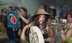 Manifestation à l'intérieur de la COP30 alors que les négociations se prolongent au Brésil