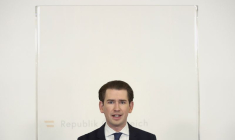 CORONAVIRUS: L'UE DÉFEND SA STRATÉGIE DE DISTRIBUTION DES VACCINS