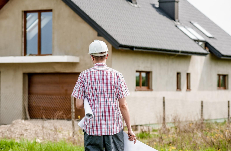 Une retraitée a financé des travaux de rénovation énergétique en cédant 18 % de sa maison à une société. (illustration) (jarmoluk / Pixabay)