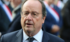 L'ancien président François Hollande assiste aux commémorations du 13 novembre au Stade de France à Saint-Denis, le 13 novembre 2025  ( POOL / Ludovic MARIN )