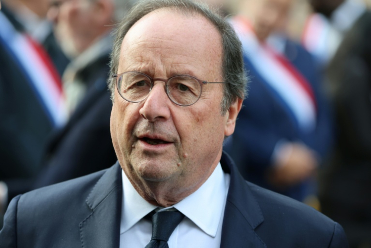 L'ancien président François Hollande assiste aux commémorations du 13 novembre au Stade de France à Saint-Denis, le 13 novembre 2025  ( POOL / Ludovic MARIN )