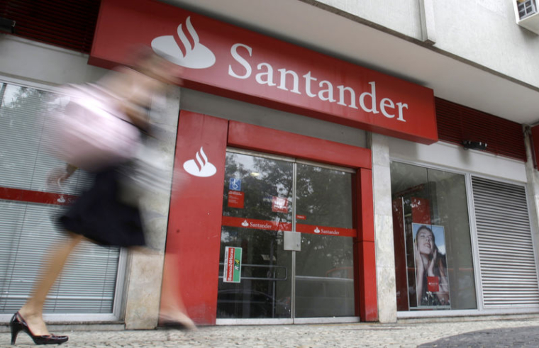SANTANDER VISE DES ÉCONOMIES DE COÛTS DE 1,2 MILLIARD D'EUROS PAR AN À MOYEN TERME