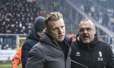 Visé par un jet de pétard, Kuyt dénonce la « lâcheté » des supporters