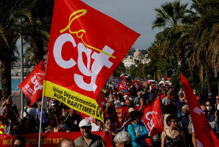 Des membres du syndicat CGT pendant une manifestation à Nice