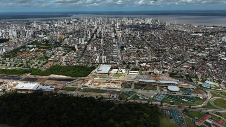 La COP30 aura lieu du 10 au 21 novembre 2025 à Belem, au Parque da Cidade où de nouveaux bâtiments sont construits spécialement ( AFP / Carlos Fabal )