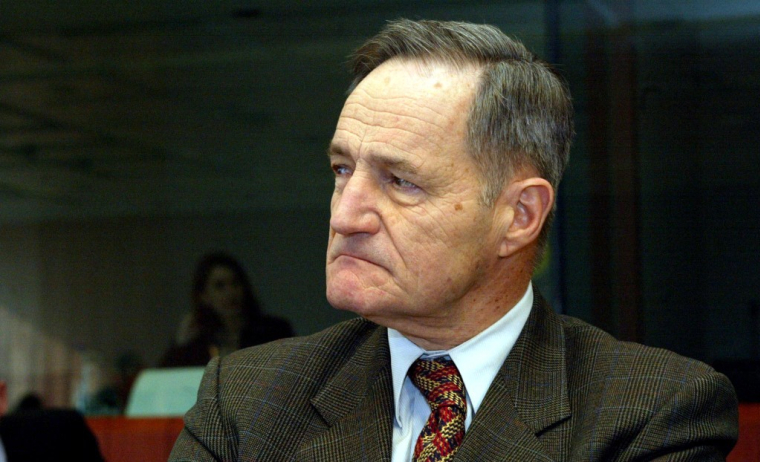 Francis Mer, alors ministre de l'Économie, le 7 mars 2003 à Bruxelles. ( AFP / GERARD CERLES )