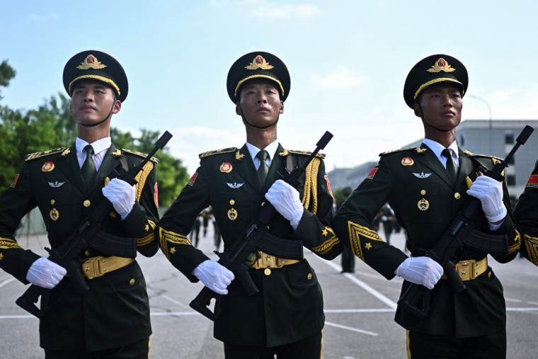 Des militaires chinois à Pékin, en Chine, le 20 août 2025. ( AFP / PEDRO PARDO )