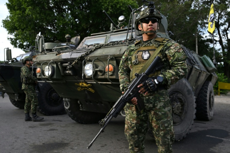 Un militaire colombien en faction à Cucuta, à la frontière avec le Venezuela, le 3 janvier 2026  ( AFP / Raul ARBOLEDA )