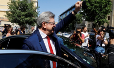 MÉLENCHON SE RÉJOUIT DE "LA DÉROUTE DU PARTI PRÉSIDENTIEL"
