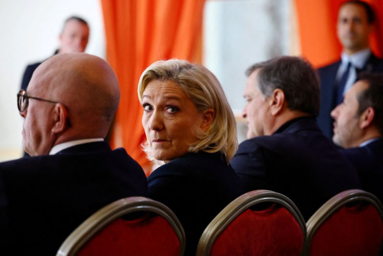 Le président du parti d'extrême droite français RN, Bardella, adresse ses vœux de nouvelle année à la presse à Paris