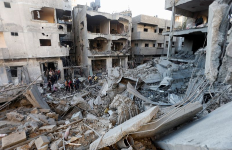 Conséquences d'une frappe israélienne dans le centre de la bande de Gaza