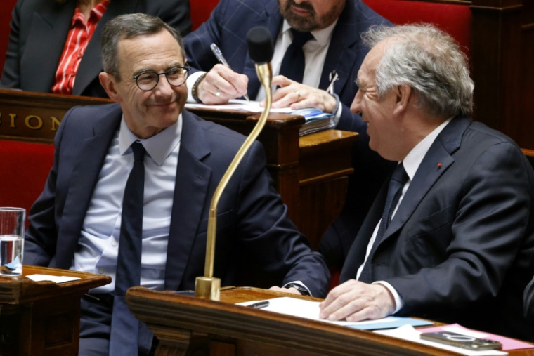 Le Premier ministre François Bayrou (d) et le ministre de l'Intérieur, Bruno Retailleau, à l'Assemblée nationale à Paris, le 29 avril 2025 ( AFP / Ludovic MARIN )