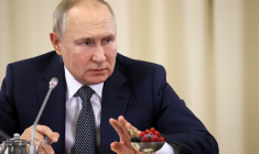 Le président russe Vladimir Poutine lors d'une réunion avec des mères de militaires russes