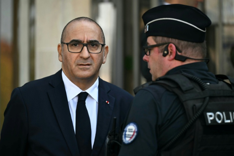 Le préfet de police Laurent Nuñez arrive au commissariat de L'Haÿ-les-Roses, le 11 octobre 2025 dans le Val-de-Marne ( POOL / Martin LELIEVRE )