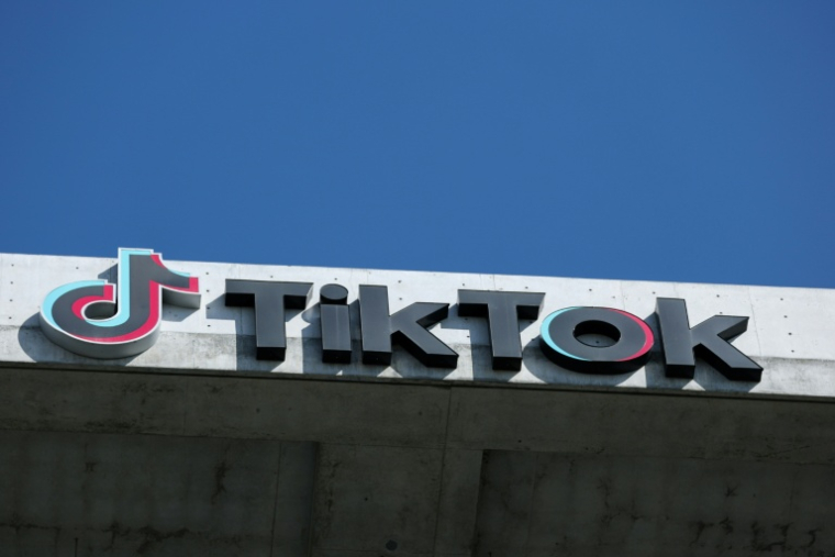 Le logo de TikTok à Culver City, en Californie, le 30 septembre 2025 ( AFP / Patrick T. Fallon )