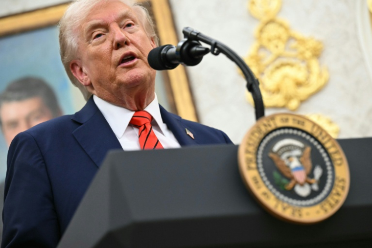 Le président américain Donald Trump dans le Bureau ovale de la Maison Blanche, le 10 octobre 2025 à Washington ( AFP / SAUL LOEB )
