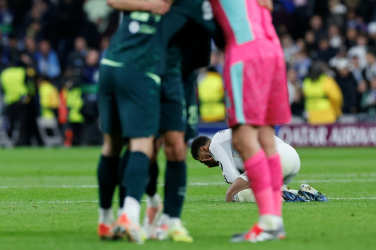 Le Madrilène Jude Bellingham à la fin de la rencontre de C1 perdue contre Manchester City le 10 décembre 2025 dans le stade Santiago Bernabeu à Madrid  ( AFP / Oscar DEL POZO )
